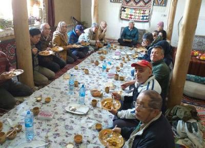 35 گردشگر خارجی از تخت سلیمان تکاب بازدید کردند